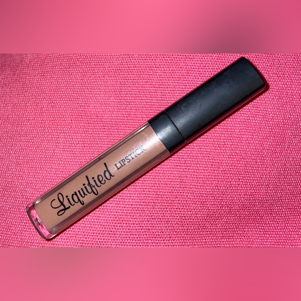 AMYRA BROWN LIQUID LIPSTICK